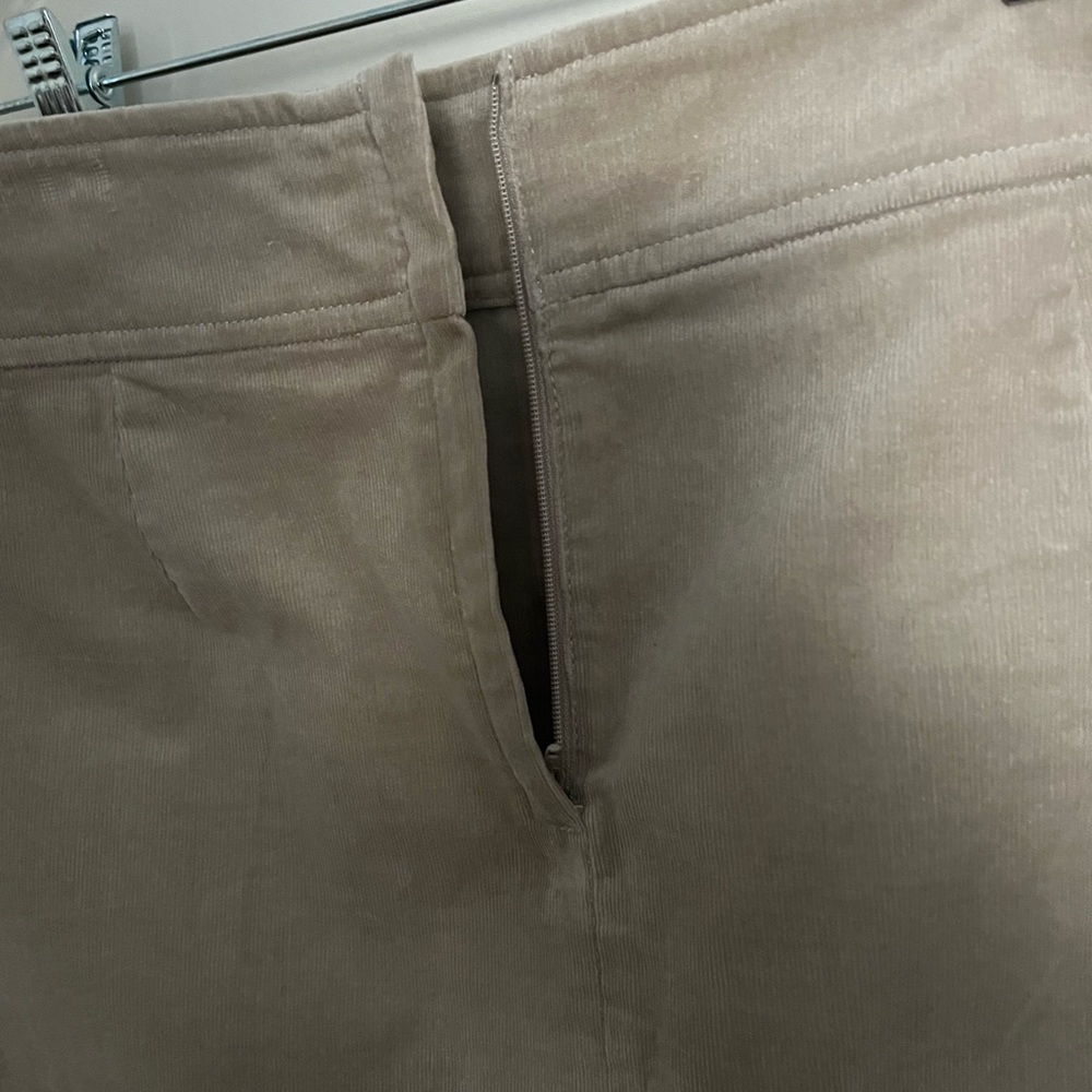 Orvis Women’s Brown Corduroy-Style Skirt, Soft 97% Cotton 3% Spandex; Size 6 - Picture 3 of 8